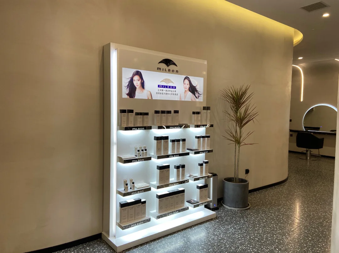 Makeup Showcase Retail Shop In - Interior Design Nail Salon 评论和价格